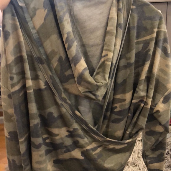 Camo long sleeve - Picture 2 of 2
